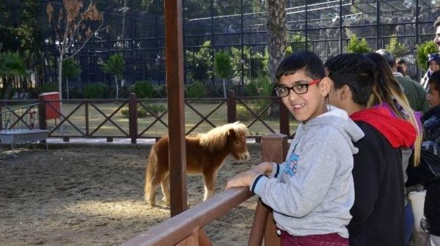 Otizmli &Ccedil;ocuklar Tarsus Hayvan Parkı&rsquo;nı Gezdi