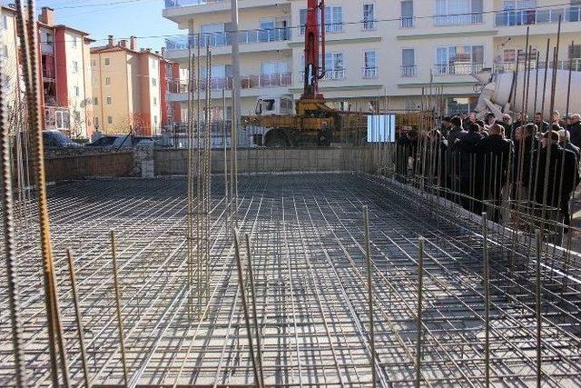 Dinar’da Yeni Yapılacak Caminin Temeli Dualarla Atıldı