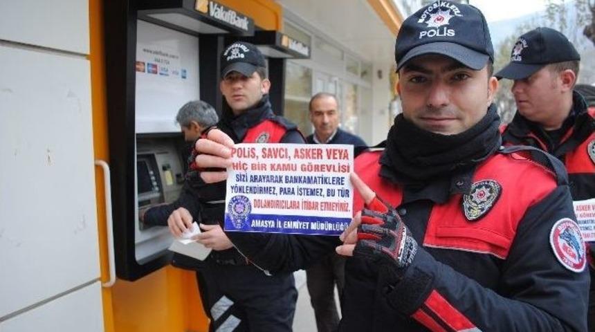 Polis Atm&rsquo;lere Broş&uuml;r Astı