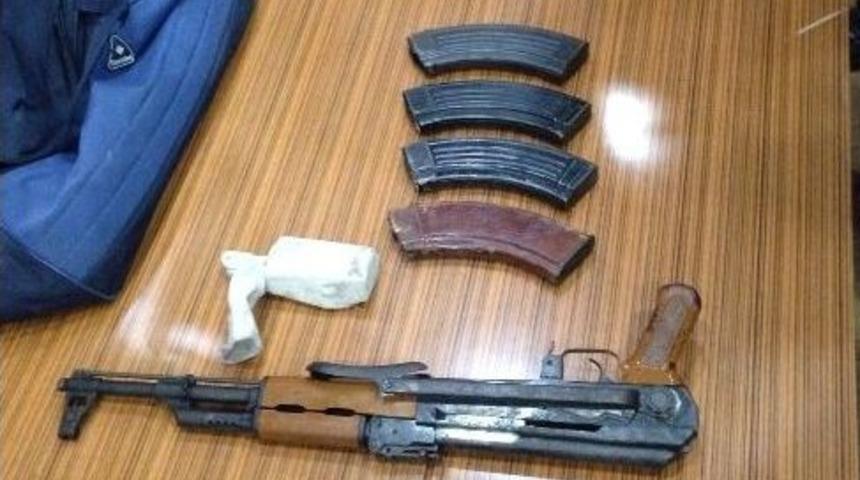 Cenaze Provakat&ouml;rtelerine Operasyon: 4 G&ouml;zaltı