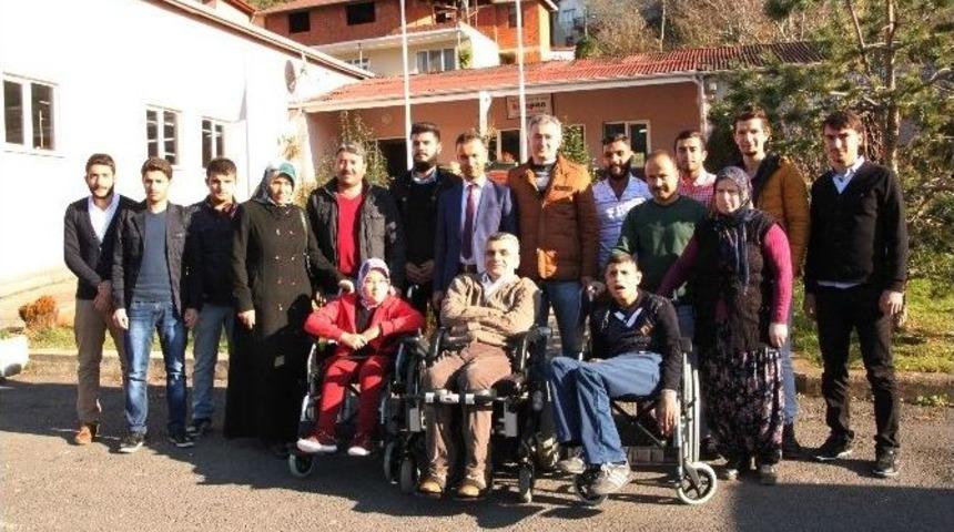 Dergi Satıp Engellilere Sandalye Aldılar