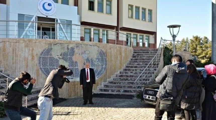 Fotoğraf&ccedil;ılık Kul&uuml;b&uuml;&rsquo;nden, Rekt&ouml;r G&ouml;n&uuml;ll&uuml;&rsquo;ye Ziyaret