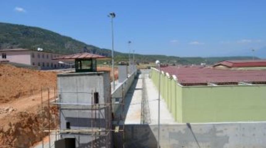 Cezaevinde Gardiyan-mahkum Kavgası