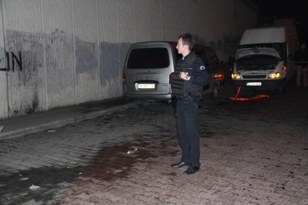 Re&ccedil;ete Tartışması Kanlı Bitti: Biri Polis 2 Yaralı