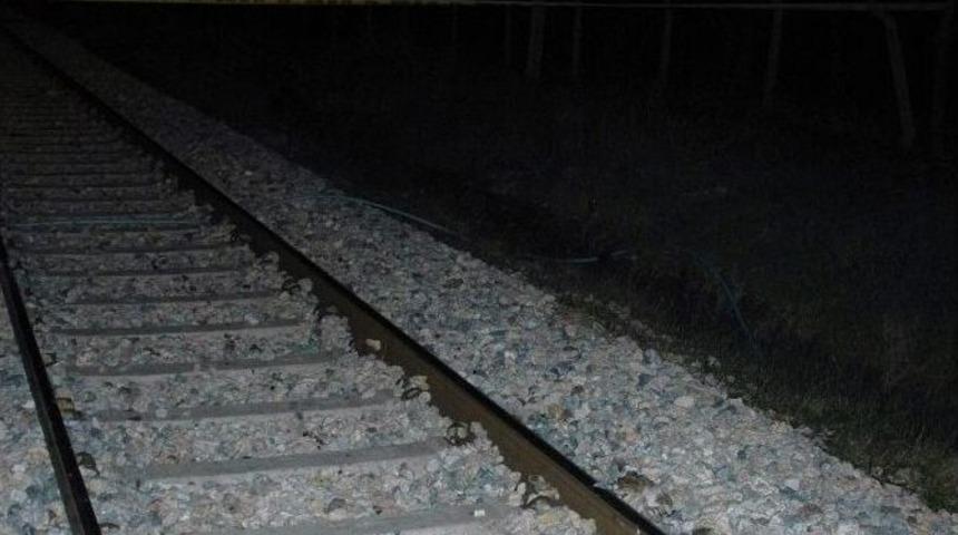 Demir Yolu G&ouml;revlisinin Dikkati Hayat Kurtardı