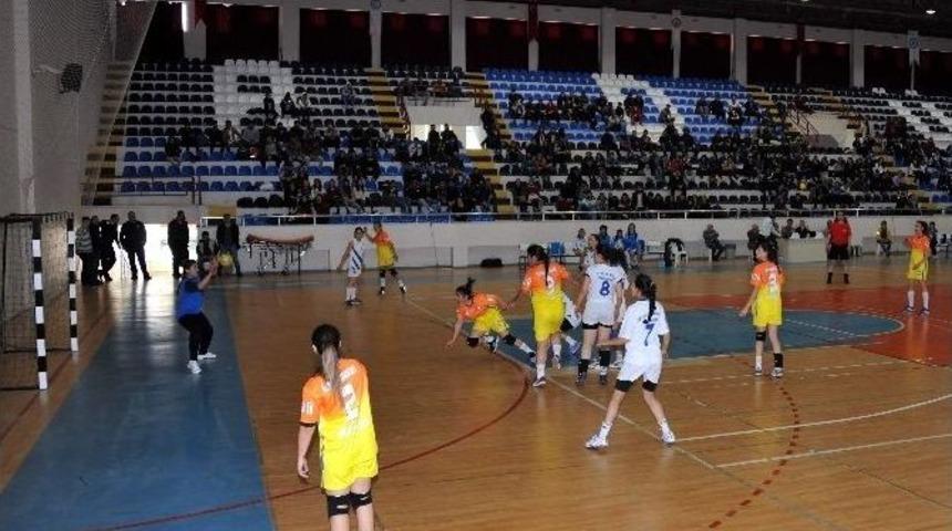 Aydın, &Uuml;niversiteler Arası Hentbol Ma&ccedil;larına Ev Sahipliği Yapıyor