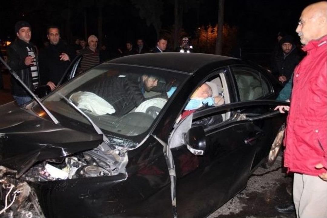 Yola D&ouml;k&uuml;len Yağ, Kazaya Neden Oldu: 3 Yaralı