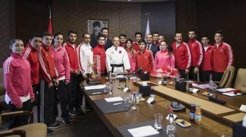 Şampiyon Karateciler Bakan Kılıç’a Konuk Oldu