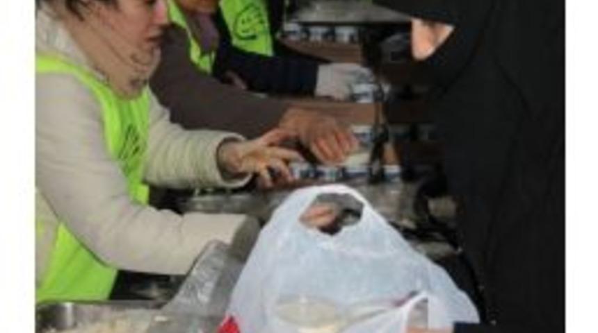 Mevlid Kandili&rsquo;nde Sığınmacıları Unutmadılar