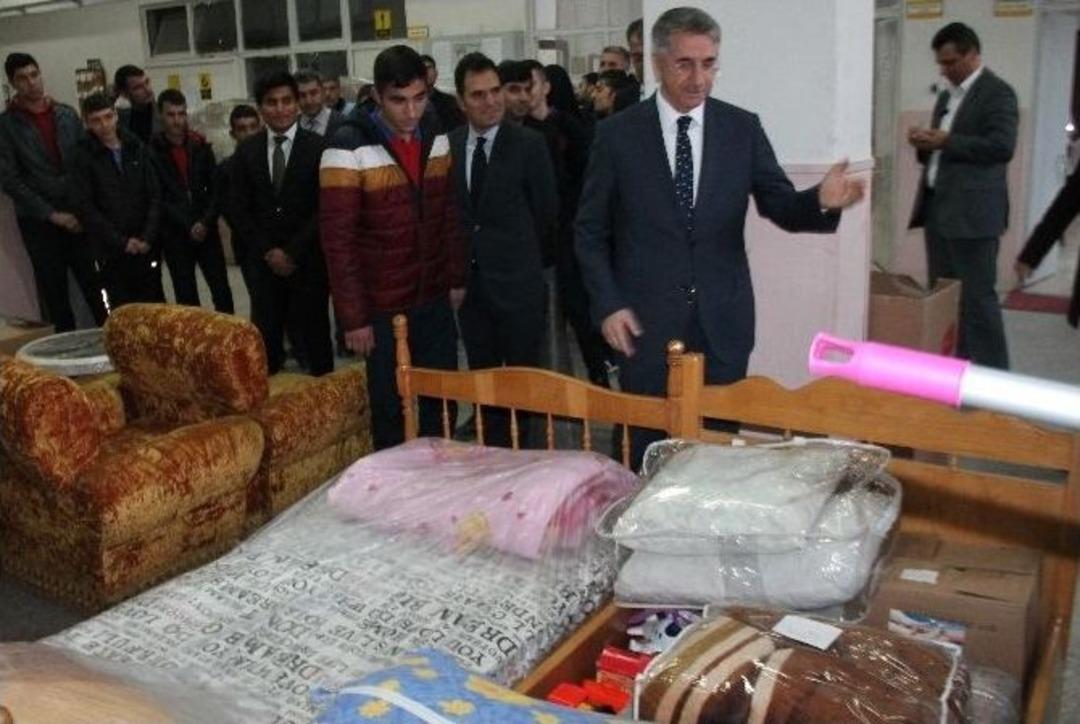 K&uuml;&ccedil;&uuml;k Bedenlerin Topladığı Yardımlar &rsquo;hayır &Ccedil;arşısı&rsquo; İle Adreslerine Ulaştırılıyor