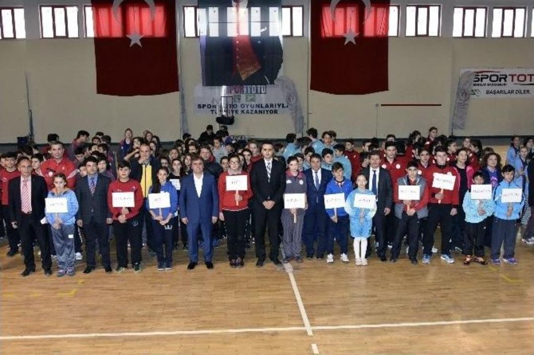 Anadolu Yıldızlar Ligi Hentbol Grup M&uuml;sabakaları G&uuml;m&uuml;şhane&rsquo;de Başladı