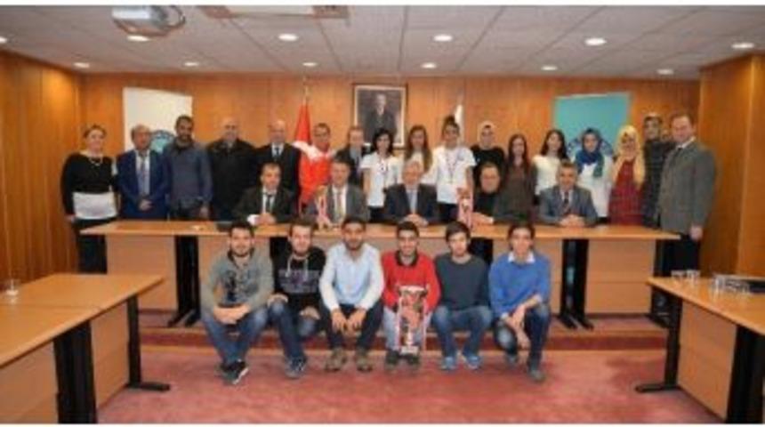 Rekt&ouml;r Ulcay Şampiyonları Ağırladı