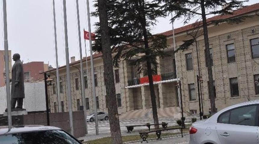 Valilik Meydanındaki Boş Kutu Paniğe Neden Oldu