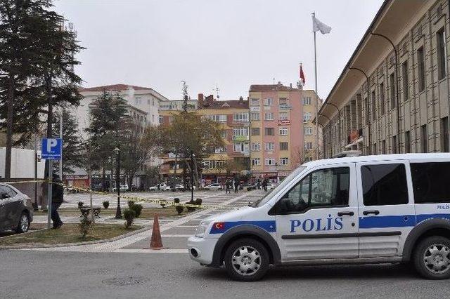 Valilik Meydanındaki Boş Kutu Paniğe Neden Oldu