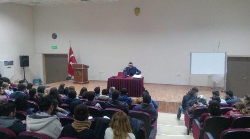 Lapseki Meslek Y&uuml;ksek Okulu&rsquo;nda Hukuk Semineri Ger&ccedil;ekleştirildi