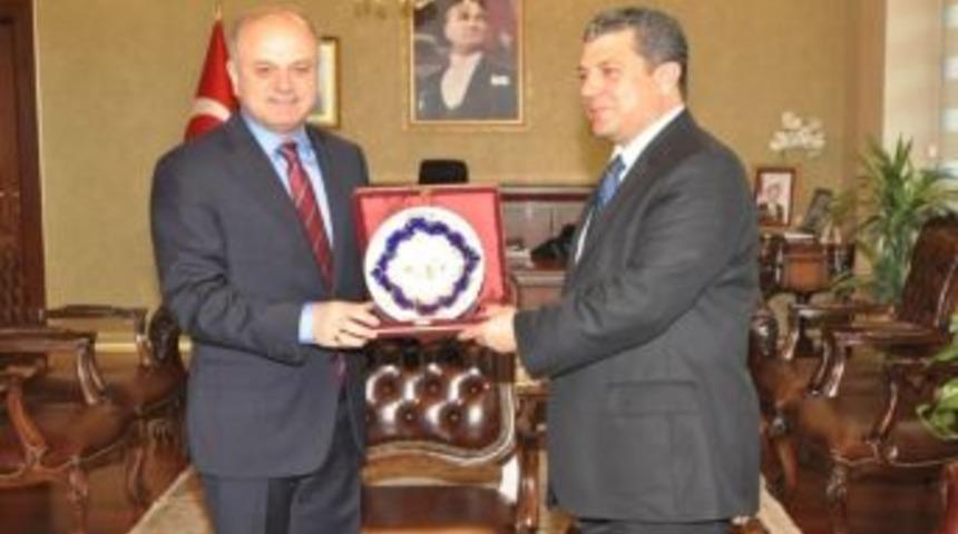 Kktc&rsquo;li Bakan Vali &Ccedil;akacak&rsquo;ı Ziyaret Etti