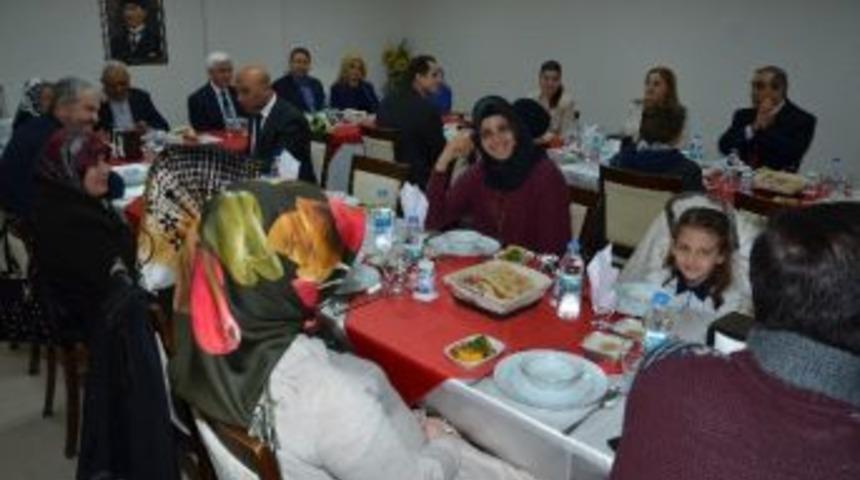 Karaman Emniyeti&rsquo;nden Şehit Ve G&ouml;rev Malul&uuml; Polis Alilerine Yemek