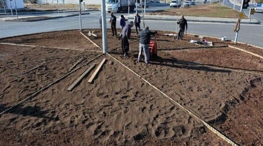 Park Ve Bah&ccedil;e D&uuml;zenlemeleri Devam Ediyor