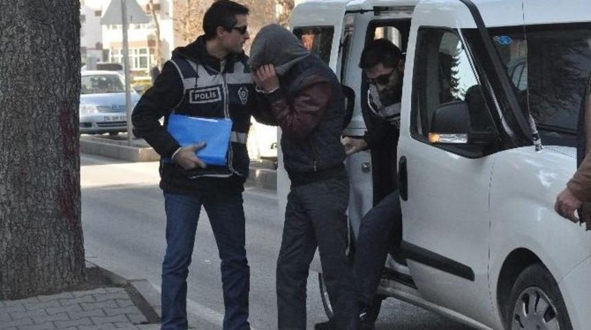 Soygun Yaptı, Patronuyla Hırsızı Aradı