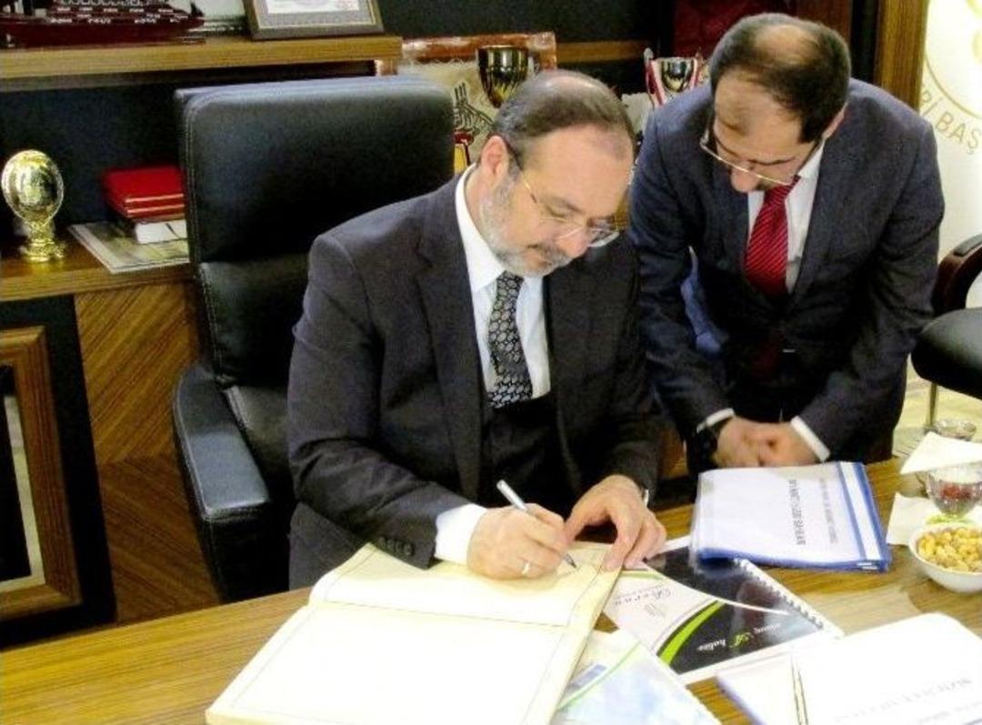 Diyanet İşleri Başkanı G&ouml;rmez&rsquo;i Duygulandıran Hediye