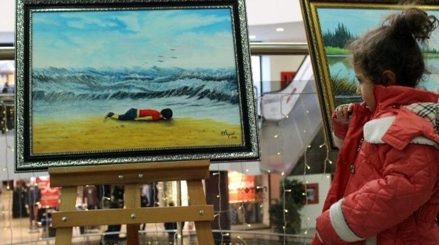 Bodrum Kıyılarında Y&uuml;z&uuml;koyun Yatan Cesediyle T&uuml;m D&uuml;nyayı Sarsan Aylan Bebek, Erzurum&rsquo;da Resmedildi