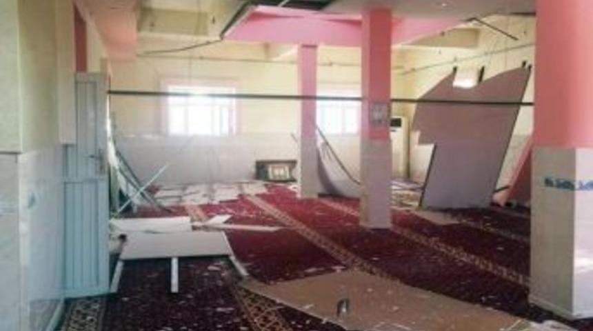 Ter&ouml;ristler Camiyi Tahrip Edip, Pkk Propagandası Yaptılar