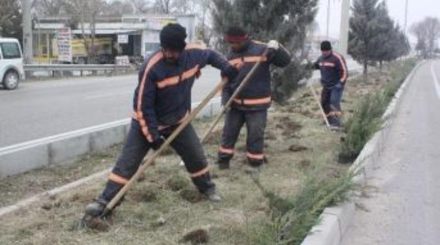 Ereğli&rsquo;de Ağa&ccedil; Ve &Ccedil;i&ccedil;ek Dikimi