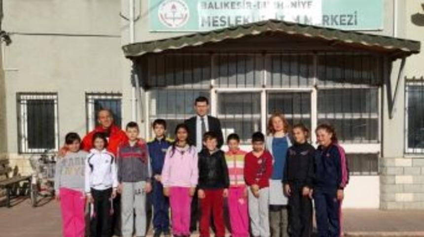 Burhaniye&rsquo;de K&uuml;&ccedil;&uuml;k Sporcular Halk Eğitimi Ziyaret Etti