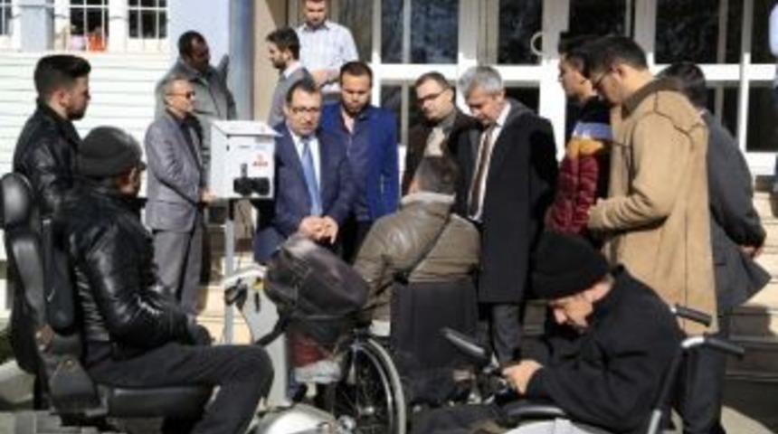 Sd&uuml; Teknoloji Kul&uuml;b&uuml;&rsquo;nden Engelli Ara&ccedil;lara Şarj İstasyonu