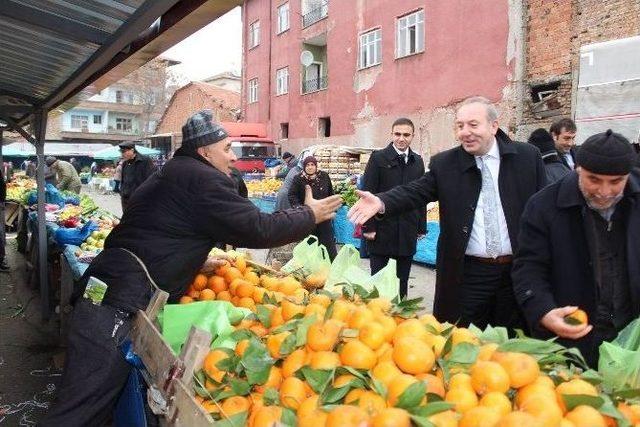 Başkan Şahiner Pazar Esnafını Ziyaret Etti