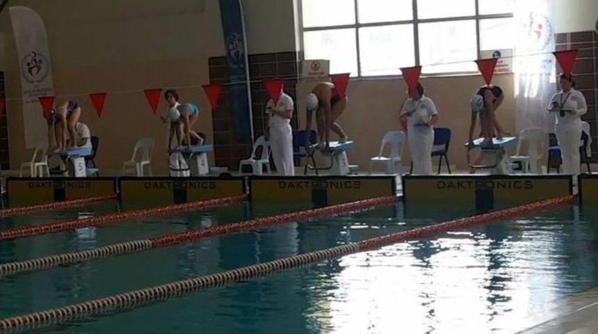 Yalova&rsquo;da İlk Y&uuml;zme Yarışları Yapıldı