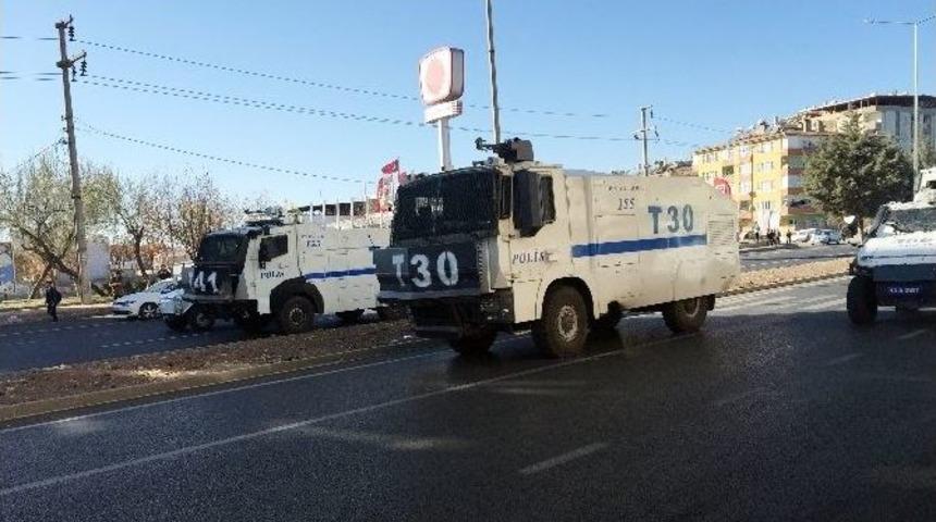 Ter&ouml;rist Cenazesinde Polise Ateş A&ccedil;ıldı