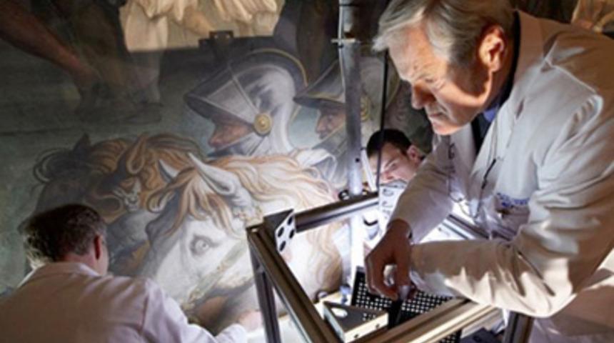 Resimdeki hayrete d&uuml;ş&uuml;ren gizem