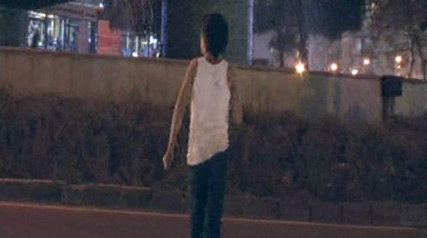 Atletiyle Buz Gibi Havada Dilenen &Ccedil;ocuk, Babadan Alındı