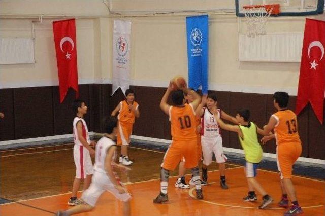 Ortaokullar Arası Basketbol Turnuvası Düzenlendi