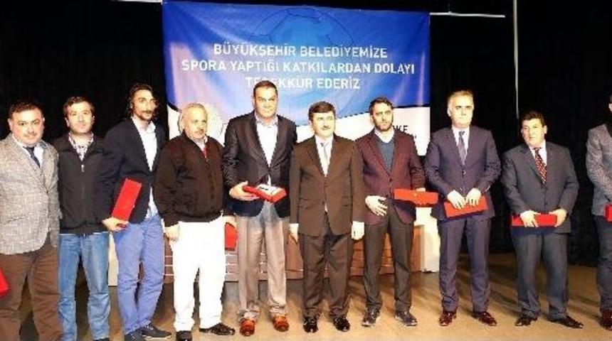 Trabzon B&uuml;y&uuml;kşehir Belediyesi, Başarılı Sporcu Ve Kul&uuml;pleri &Ouml;d&uuml;llendirdi