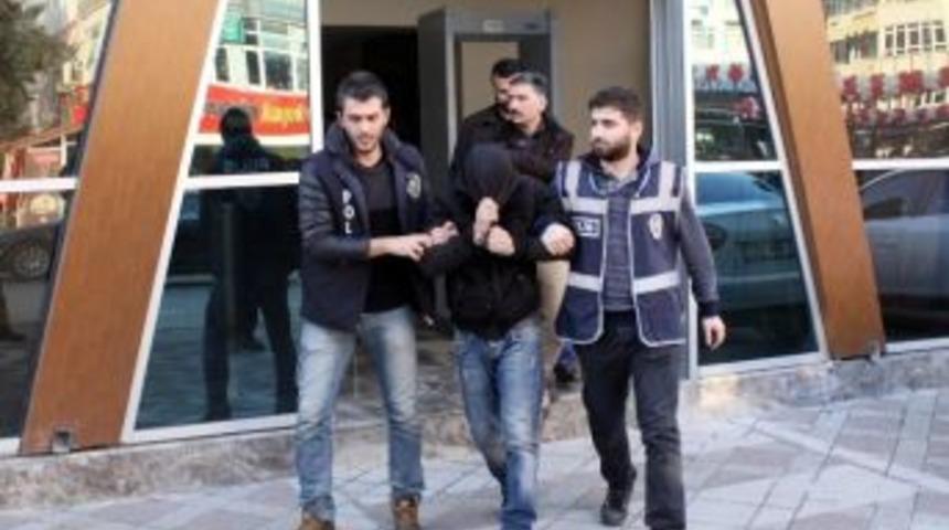 Girdiği Evden Aldığı Anahtarla &Ccedil;aldığı Arabayı Satmak İsterken Yakalandı