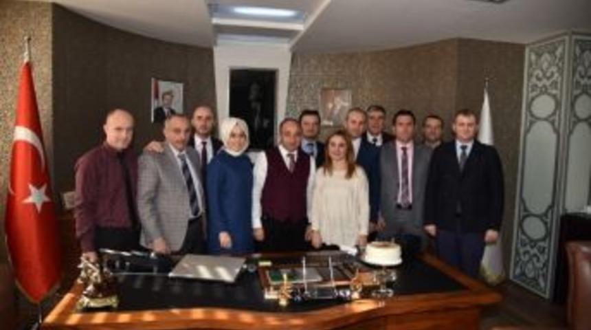 Başkan &Uuml;z&uuml;lmez&rsquo;e Doğum G&uuml;n&uuml; S&uuml;rprizi