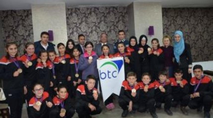 Senkronize Buz Pateni Novice B Kategorisi T&uuml;rkiye Şampiyonu Aşkale Belediye Spor