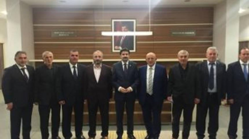 &Uuml;st&uuml;n, Eski Başkanlarla Bir Araya Geldi