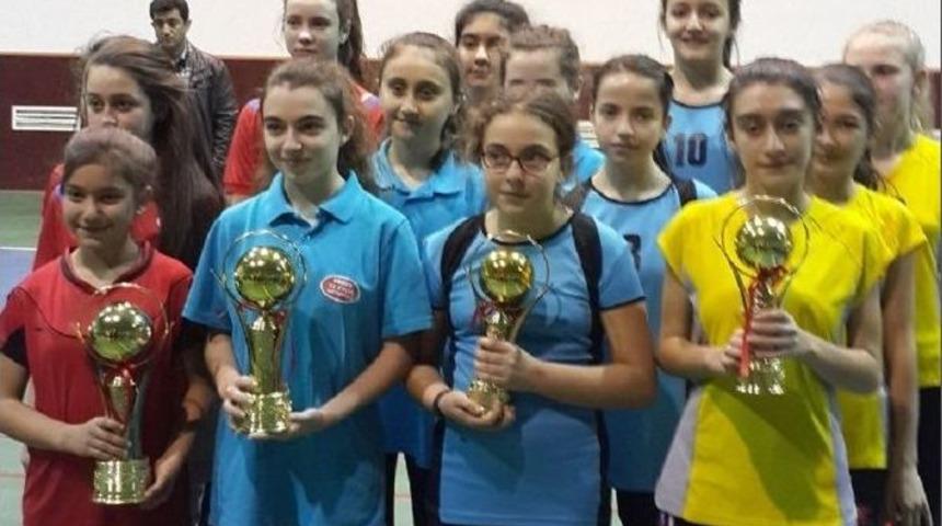 &Ouml;ğretmen Işıl İpek Ortaokulu G&ouml;nen&rsquo;in Gururu Oldu