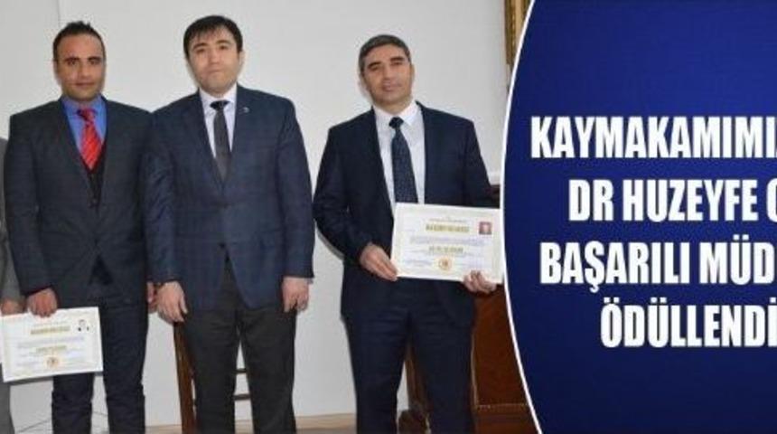 Kaymakam Citer Başarılı Okul M&uuml;d&uuml;rleri &Ouml;d&uuml;llendirdi