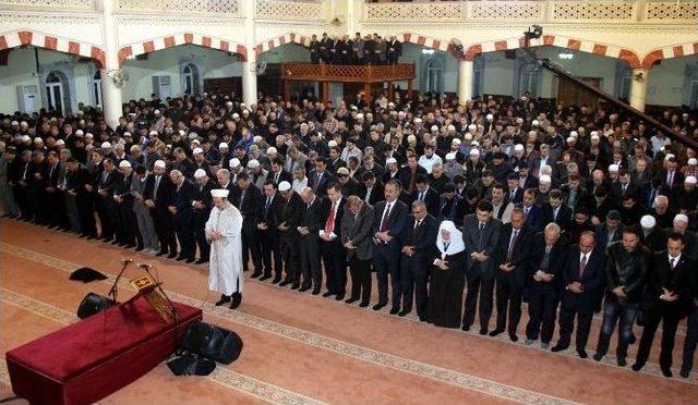 Diyanet İşleri Başkanı Görmez Şehitler İçin Düzenlenen Hatim Merasimine Katıldı