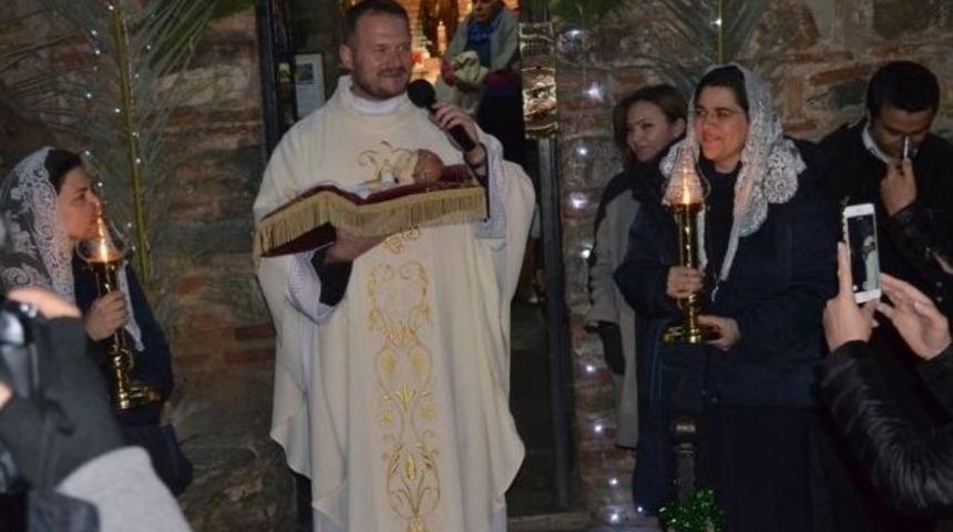 Meryem Ana Evi&rsquo;nde D&uuml;zenlenen Noel Gecesinde Barış İ&ccedil;in Dua Edildi