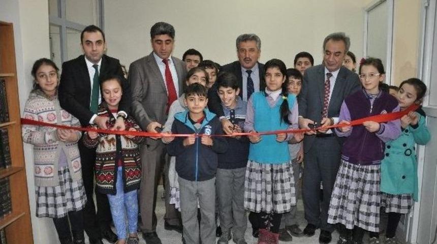 &Ouml;z Finans İş Sendikası&rsquo;ndan K&uuml;t&uuml;phane Ve Bilgisayar Desteği