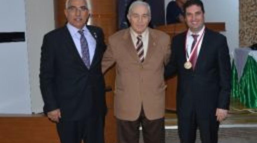 D&uuml;nya Olimpiyat Şampiyonu G&uuml;reş&ccedil;i Ahmet Ayık&rsquo;tan Adana G&uuml;reşine &Ouml;vg&uuml;