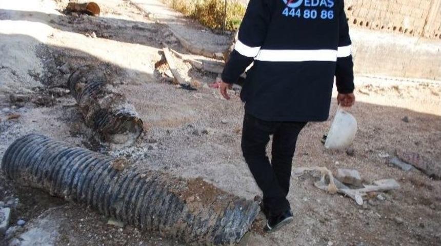 Dicle Edaş Ekipleri Patlayıcının &Uuml;zerinden Ge&ccedil;ti