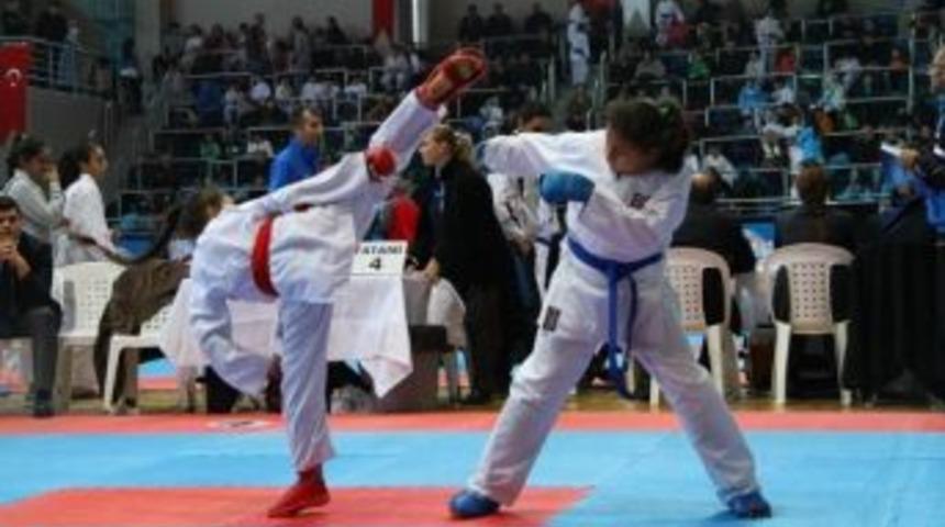 B&uuml;y&uuml;kşehir Karate Ligi &Uuml;&ccedil;&uuml;nc&uuml; Etap İle Devam Edecek