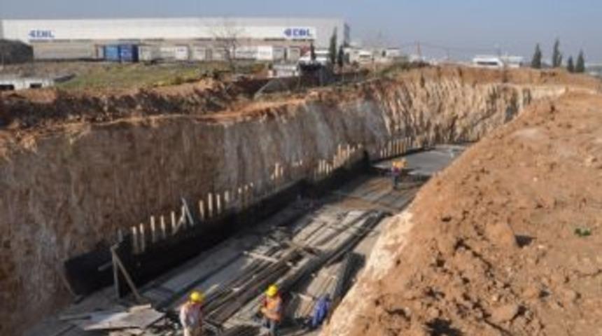 Tem Otoyolu &Ccedil;ayırova Osb K&ouml;pr&uuml;l&uuml; Kavşağı &Ccedil;alışması S&uuml;r&uuml;yor