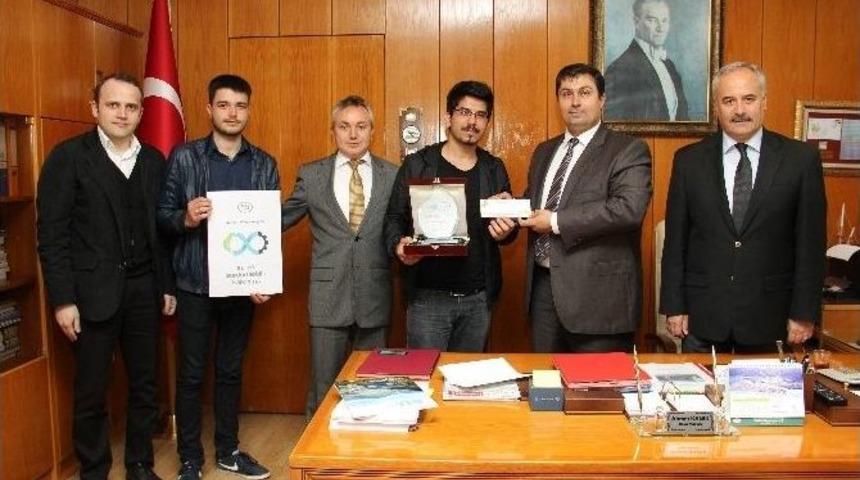 Omü Öğrencilerine Üç Ödül Birden